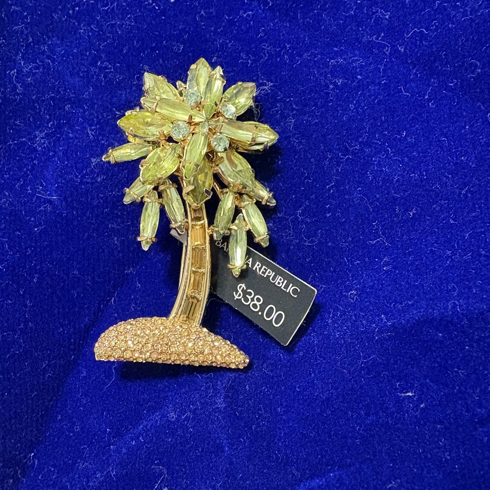 New! Palm Tree Pin - Picture 2 of 4